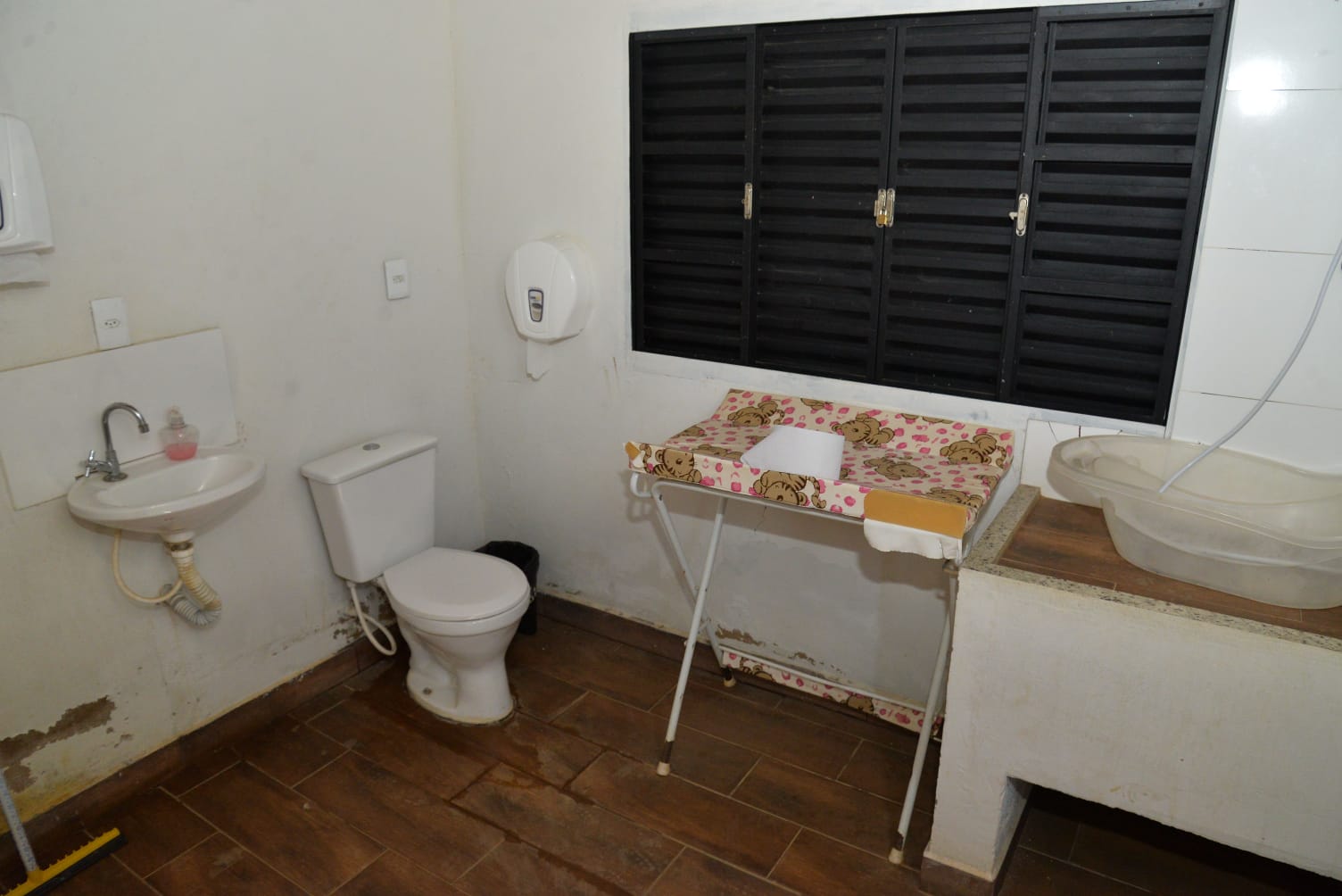 banheiro-familiar-camping-parkdoslagos (4)