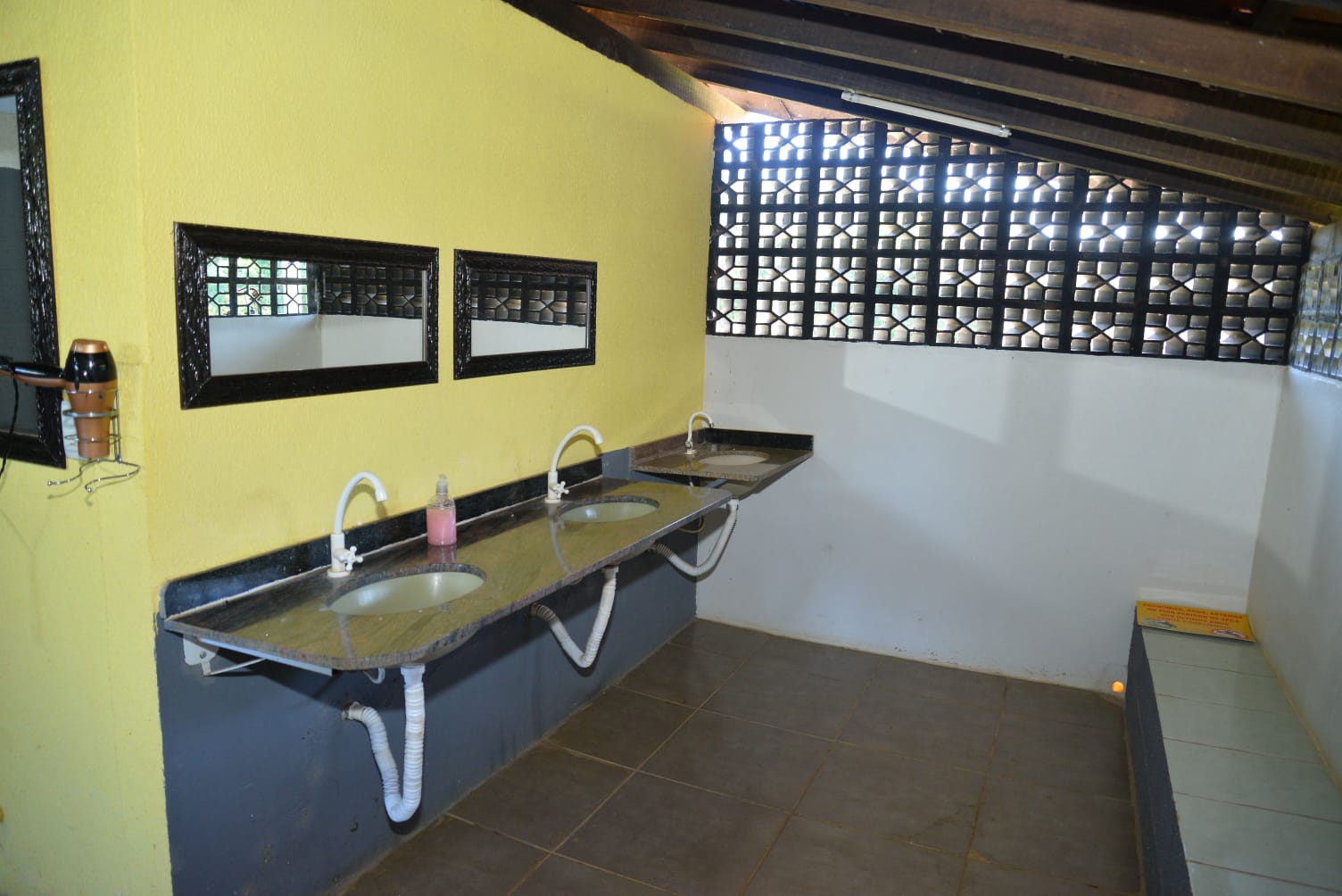 wc-feminino-camping-parkdoslagos (5)